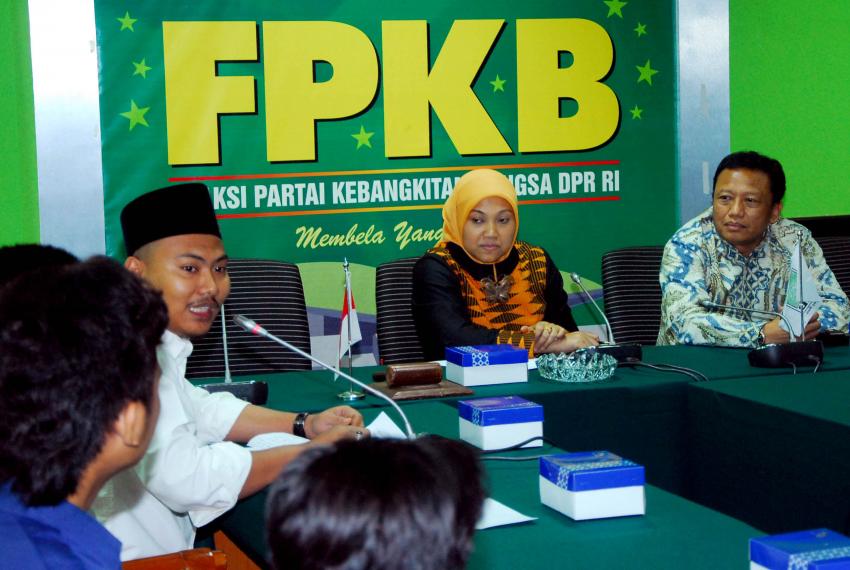 65MAHASISWA YAMAN MENGADU KE DPR 3.jpg